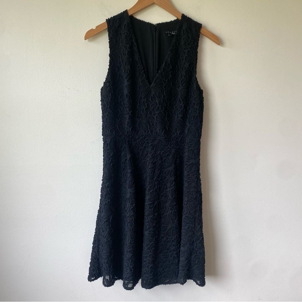 Theory black lace overlay sleeveless v neck dress size 6‎